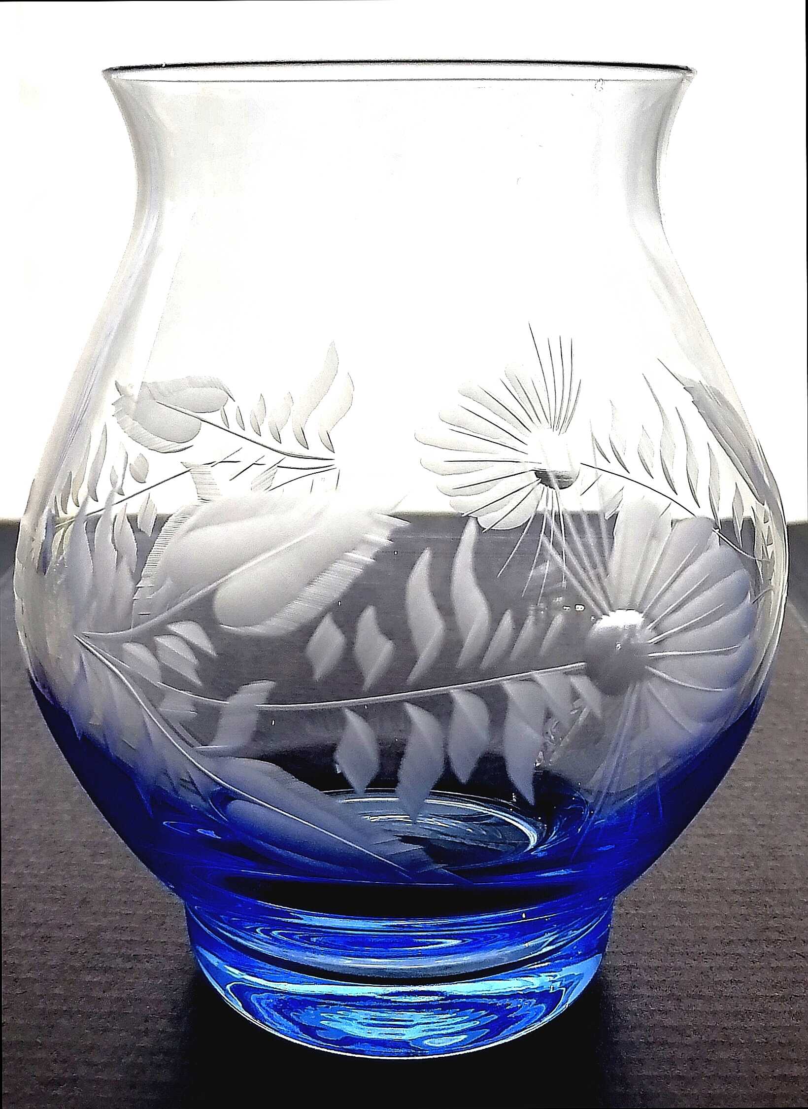 LsG-Crystal Svícny skleněný na čajové svíčky broušený/ rytý dekor Šípek okrasné balení WA-090 600 ml 1 Ks.